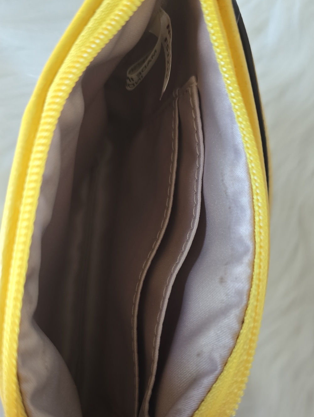 Coach Beige Signature Canvas Wristlet with Yellow Stripe And Hangtag - Picture 13 of 15